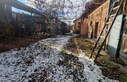 Casa Feldioara - In curte 2 randuri de case - gradina - teren 1750 mp