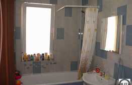 2 camere, 52 mp cu 36 mp Gradina si parcare, zona Eroilor.