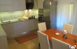 4 camere, 130 mp, pe 2 nivele, curte, parcare, zona strazii Primaverii