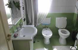 4 camere, 130 mp, pe 2 nivele, curte, parcare, zona strazii Primaverii