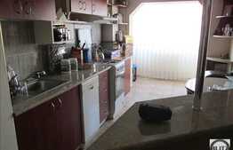 4 camere, 82 mp, 4 balcoane, partial mobilat, zona strazii Calea Floresti