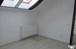 De vanzare mansarda cu 2 camere, 45 mp, balcon, zona Terra!