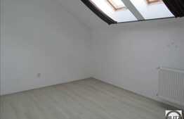 De vanzare mansarda cu 2 camere, 45 mp, balcon, zona Terra!