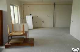 3 camere, 64 mp, semifinisat! Zona Sesul de Sus! Loc de parcare!