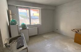 Apartament cu 2 camere, semifinisat, 49mp, etaj intermediar, cu parcare, zona Regal