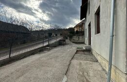 Casa 5 camere, 186 mp, 400 teren, 6 parcari, zona Valea Chintaului