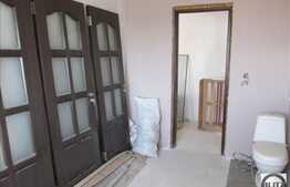 2 camere, 52 mp, balcon de 6 mp! Decomandat! Zona Terra! Partial finisat!