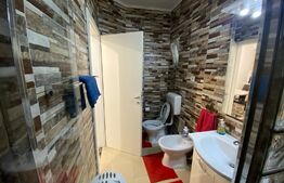 Apartament de 3 camere, decomandat, 74 mp, zona Piata Unirii