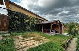 Casa la curte comuna, 90 mp, 306 mp teren, zona Farmec