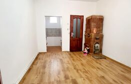 Casa 2 camere,50 mp utili + 154 mp teren, zona centrala Huedin