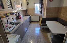 Apartament cu 3 camere cu balcon, etaj intermediar zona semicentrală 