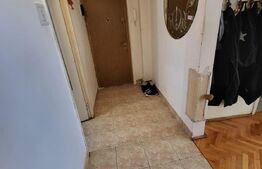 Apartament cu 3 camere cu balcon, etaj intermediar zona semicentrală 