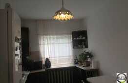 3 camere, 75 mp utili, etaj intermediar, semidecomandat, zona strazii Vidraru