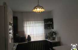 3 camere, 75 mp utili, etaj intermediar, semidecomandat, zona strazii Vidraru