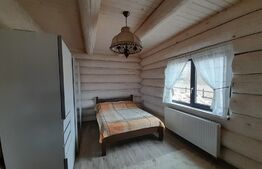 Casa din bârne 4 camere în vatra satului ȘIRNEA
