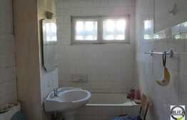 4 camere, decomandat, 80 mp utili, boxa la subsol, zona strazii Negoiu