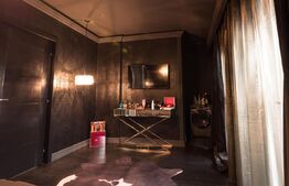 Exclusivitate, casa insiruita, 95 mp, curte 40 mp, ultralux, parcare subterana, zona Terra