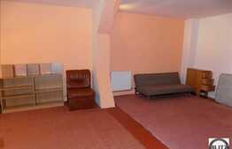 2 camere, 75 mp, imobil tip casa/vila, zona strazii Decebal