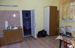 2 camere, 75 mp, imobil tip casa/vila, zona strazii Decebal