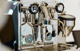 Spatiu Birouri: 2 camere mobilat 170 mp + spatiu comun 750 mp, Central