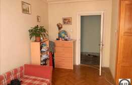 Vanzare apartament cu 3 camere, 67 mp, loc parcare, zona Facultatea de Litere