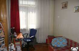 Vanzare apartament cu 3 camere, 67 mp, loc parcare, zona Facultatea de Litere