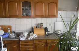 Vanzare apartament cu 3 camere, 67 mp, loc parcare, zona Facultatea de Litere