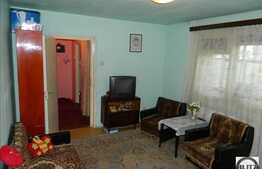 De vanzare apartament cu 3 camere cu  parcare, zona Brancusi