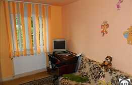 De vanzare apartament cu 3 camere cu  parcare, zona Brancusi