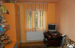 De vanzare apartament cu 3 camere cu  parcare, zona Brancusi