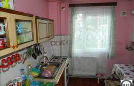 De vanzare apartament cu 3 camere cu  parcare, zona Brancusi