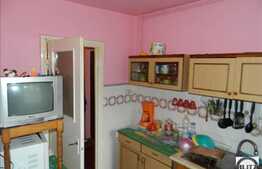 De vanzare apartament cu 3 camere cu  parcare, zona Brancusi