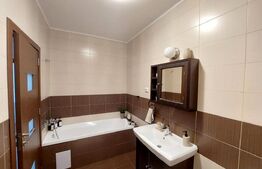 Apartament la cheie, 3 camere, 72 mp utili, 2 balcoane, parcare, zona Sub Cetate