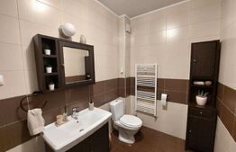 Apartament la cheie, 3 camere, 72 mp utili, 2 balcoane, parcare, zona Sub Cetate