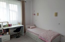 Apartament la cheie, 3 camere, 72 mp utili, 2 balcoane, parcare, zona Sub Cetate