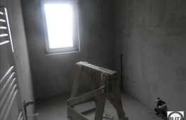 Mansarda inalta 2 camere, 56 mp, 2 balcoane, zona Teilor! Parcare! Semifinisata!