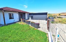 Casă desfășurată pe un singur nivel de 107 mp, cu 500 mp teren, în Corușu