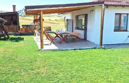 Casă desfășurată pe un singur nivel de 107 mp, cu 500 mp teren, în Corușu