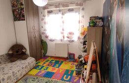 Apartament, 3 camere , etaj 2/4, decomandat, boxa si loc de parcare inclus