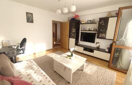 Apartament, 3 camere , etaj 2/4, decomandat, boxa si loc de parcare inclus