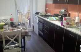 Mansarda inalta cu 2 camere, 52 mp, 2 balcoane, POD, zona Porii! Parcare cu CF!