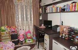 Vanzare apartament 3 camere, 58 mp utili, balcon, zona strazii Eroilor! Parcare!