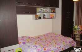 Vanzare apartament 3 camere, 58 mp utili, balcon, zona strazii Eroilor! Parcare!