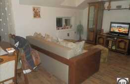 Vanzare mansarda cu 2 camere, 58 mp, 2 balcoane, parcare cu CF! Zona Florilor!