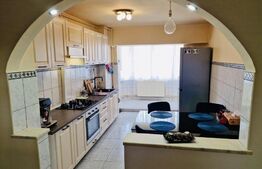 Apartament cu 3 camere, zona Florilor 