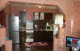 Mansarda inalta cu 2 camere, 47 mp, balcon! Zona pietei Floresti Parcare inclusa