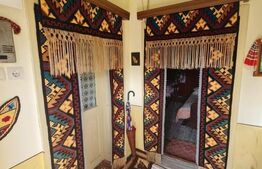 Casa individuala cu 2 camere, pivnita si anexe, 1000 mp de teren, Gilau