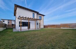 Casa 4 camere, 139mp, curte, terasa, 3 parcari, ansamblu privat, Dezmir