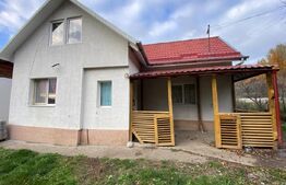 Casă cu 1400 mp teren în Sărădiș, sat Valcele