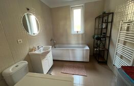 De vanzare apartament semidecomandat, 3 camere, zona Terra